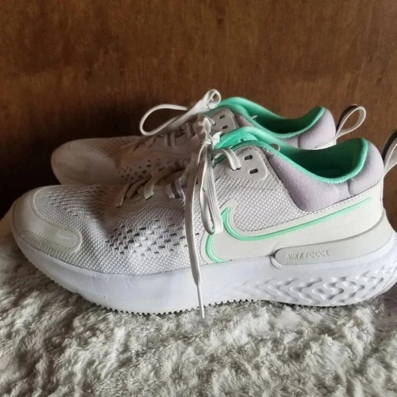 𝅺Nike Running React Miler  2 Sneakers Platinum Tint/Green Glow/White 8 - Picture 7 of 13
